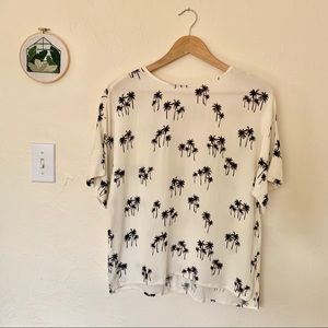 H&M Crepe-like top with palm tree print. Sz. 10